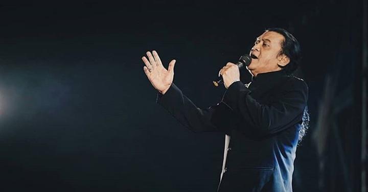 sabi_okelah's tweet photo. Sugeng tindak pakde @didikempotid
Semoga amal ibadahnya diterima disisi Allah SWT๐.. dan semoga mendapat tempat yg terindah disisi-Nya๐
#didikempot #SobatAmbyarBerduka #ripdidikempot #Lorddidi #pakdhe #TheGodFatherofBrokenHeart #RIPLegend #selamatjalan https://t.co/j6cSgOSZqh