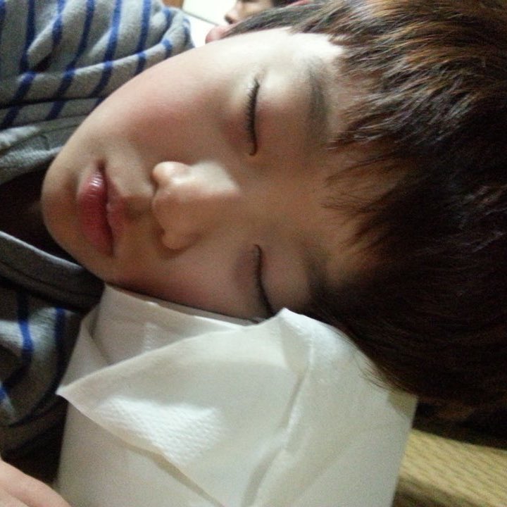 G0LDvely's tweet photo. 금동현 baby ver
바뀐게 하나도 없어서 웃고있음 https://t.co/oYu4iq7V0y