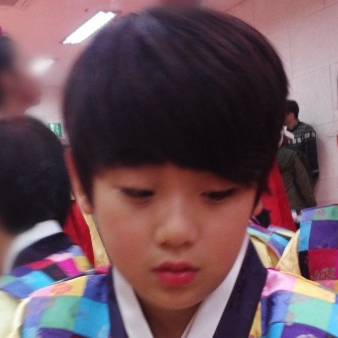 G0LDvely's tweet photo. 금동현 baby ver
바뀐게 하나도 없어서 웃고있음 https://t.co/oYu4iq7V0y