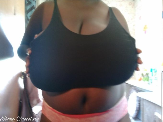Huge sportsbra😱 https://t.co/G5RLhm3BN4