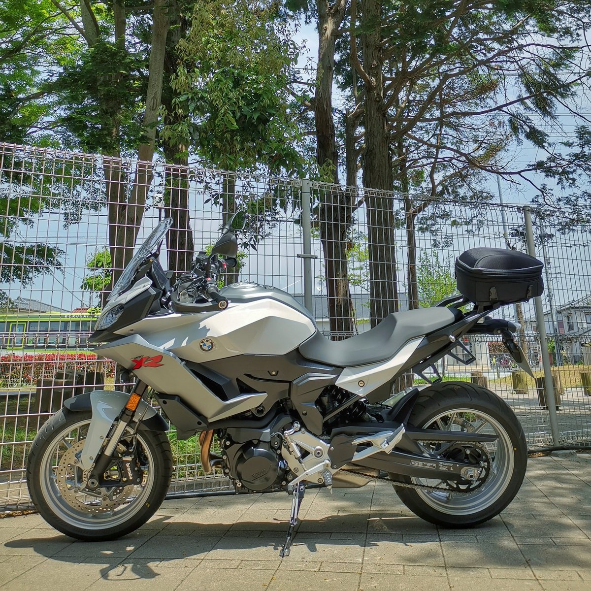 r722's tweet photo. #F900XR のラゲッジラックに #DEGNER #NB151 を取り付けてみた。これで運用出来るならトップケースはなくてもいいかなと。左右にソフトケースを付ければロンツーも行けるだろう。手に入るのがいつになるやらだけど。 https://t.co/vFtsVwOtvS