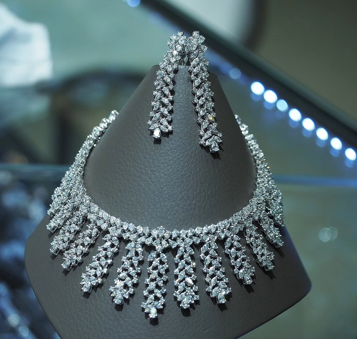 petchchompooo's tweet photo. Diamond Necklace &amp; Earrings 
#diamonds #diamondrings #weddingrings #luxuryjewelry #highjewelry #finejewelry #Petchchompoojewelry #เพชร #เพชรแท้ #เพชรชมพูจิวเวลรี่ #instaring #แหวนเพชร #แหวนหมั้น #สร้อยเพชร #ต่างหูเพชร #สร้อยข้อมือเพชร #ทับทิม #ไพลิน #มรกต https://t.co/IH0Frqo6zg