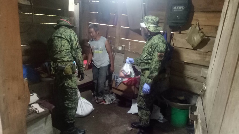 PNPMayoyao's tweet photo. βNo act of kindness, no matter how small, is ever wasted.β
Mayoyao MPS personnel handed food supplies and groceries to the selected indigent families at Barangay Balangbang in relation to the #AdoptAFamilyProgram of the PNP.
#PNPKakampiMo #PNPKakampiMoLabanSaCOVID19 #GoodDeeds https://t.co/caWW3kAsBw