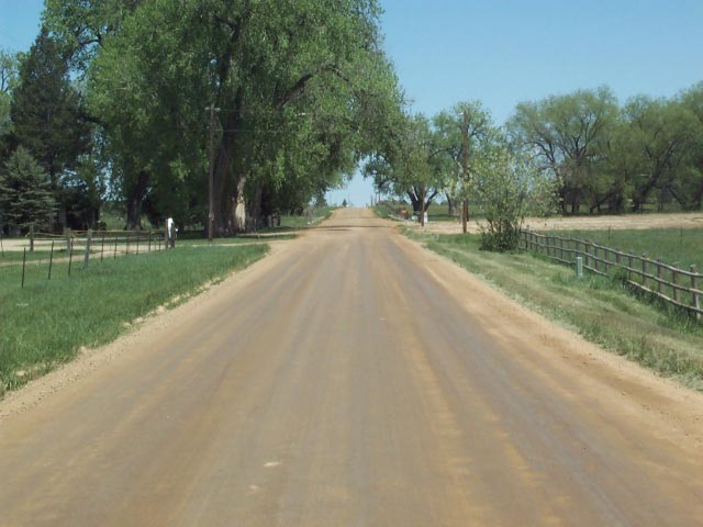 desertmtncorp's tweet photo. Using RoadSaver, our magnesium chloride product helps keep rural roads dust-free and stable. https://t.co/FaUj6qRPG9 #RoadSaver #magnesiumchloride #ruralroads #dustcontrol #roadstabilization https://t.co/uZcHqHS6VG