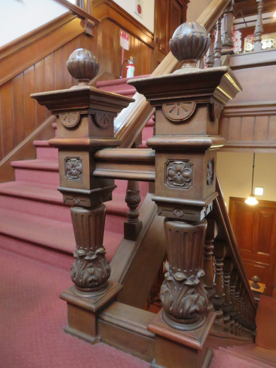 西洋館を持つホテル ① 旧立花伯爵邸 西洋館 ＊玄関ホール～階段