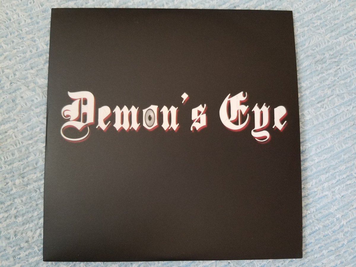 isaisahchm's tweet photo. アマテラス リピート再生し続けてからのこちら聴いてる
#DemonsEye🇯🇵
2017年 1st album
関西様式美HR/HM🔥名盤👑
リーダーAYUMUのギタープレイとステージアクションがリッチー・ブラックモアそっくり😳👍孫かクローンかもしれんな😊

ASTRAEA🇯🇵観たのも同じ日やったな https://t.co/CnzS2bbKoD