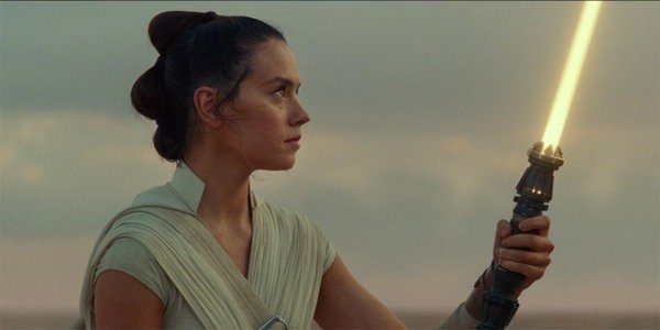 nspacewitheddie's tweet photo. #ImObessed #StarWarsDay #TheYellowLightsaber

#MayTheFourthBeWithYou #DaisyRidley https://t.co/ie1FOpJrvc
