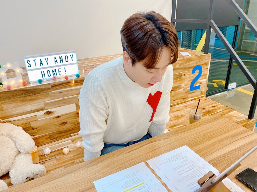ANDY__official's tweet photo. Stay 앤 Home 시리즈 🏠 #1
앤DJ와 공유한 주황공주의 #집콕 이야기🧡
Stay 앤 Home 시리즈 2탄은?!🥐🏠
#앤디 #ANDY #신화 #SHINHWA #앤디오 #ANDYO #Stay앤Home https://t.co/qqExXtCRig https://t.co/nEiOzFUav6