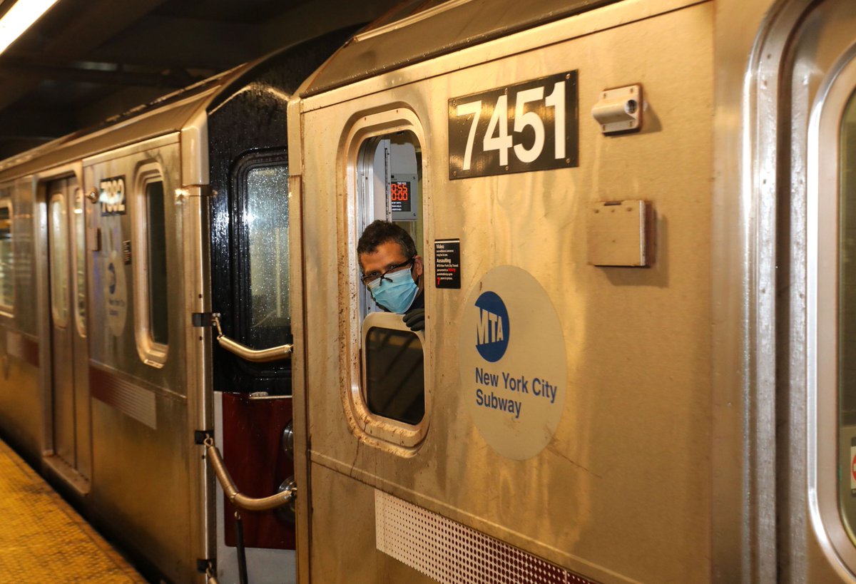 verge's tweet image. NYC will use powerful ultraviolet lamps to kill the coronavirus on subways and buses trib.al/GmWlK12