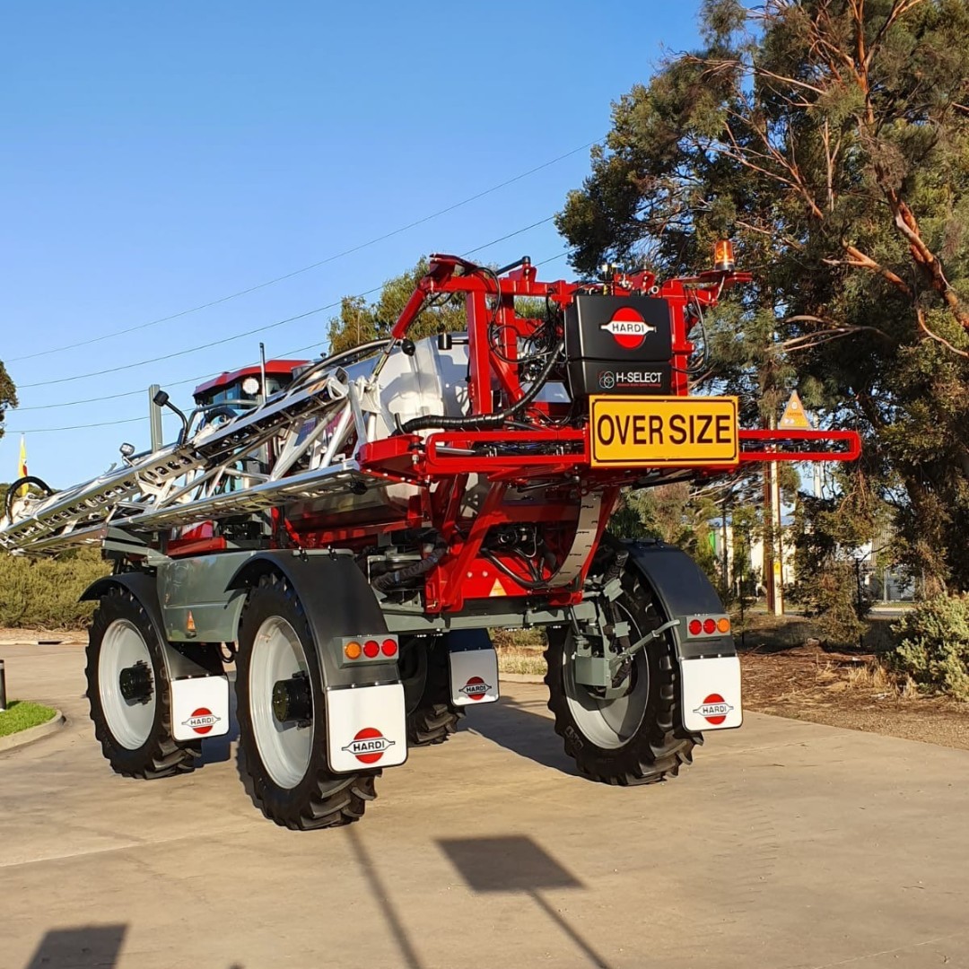 HARDI_Australia's tweet photo. And another one rolls out of the factory! Eyre Peninsula bound this time. 
#HSelect nozzle technology hits the mark with the new owner. The most accurate rate control and application! 

 #Saritor62Active #NozzleTech #OzFarming #CropProtection https://t.co/uXrauvm8KR