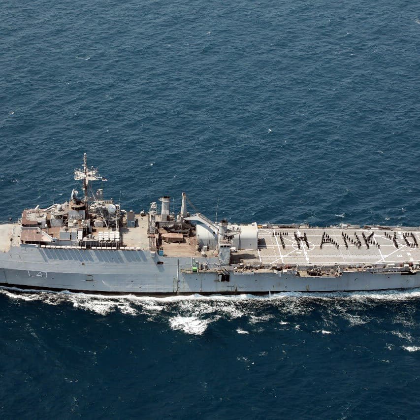 Nriabroad's tweet photo. #IndianNavy Salutes #CoronaWarriors. #HarKaamDeshKeNaam. Indian Navy ships at various locations carried out illumination to salute the contributions of #Doctors, #Paramedics, #HealthWorkers, #PoliceForce, #SanitationWorkers and citizens of India in fight against COVID 19. https://t.co/bjpXp5isNu