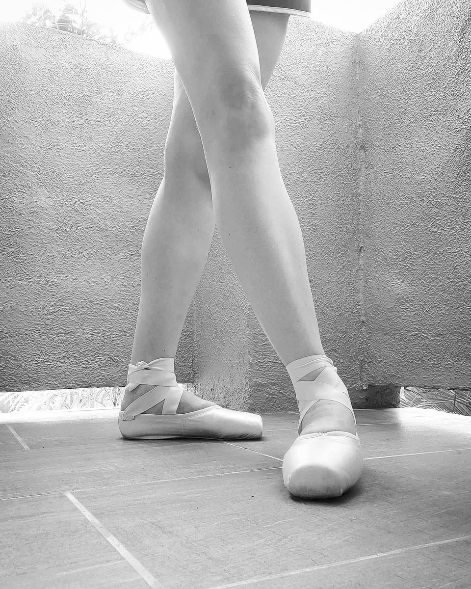 broadwaybri's tweet photo. May the 4th (position) be with you 🩰
#starwarsday #fourthposition #ballet https://t.co/t8RsgUuQDU