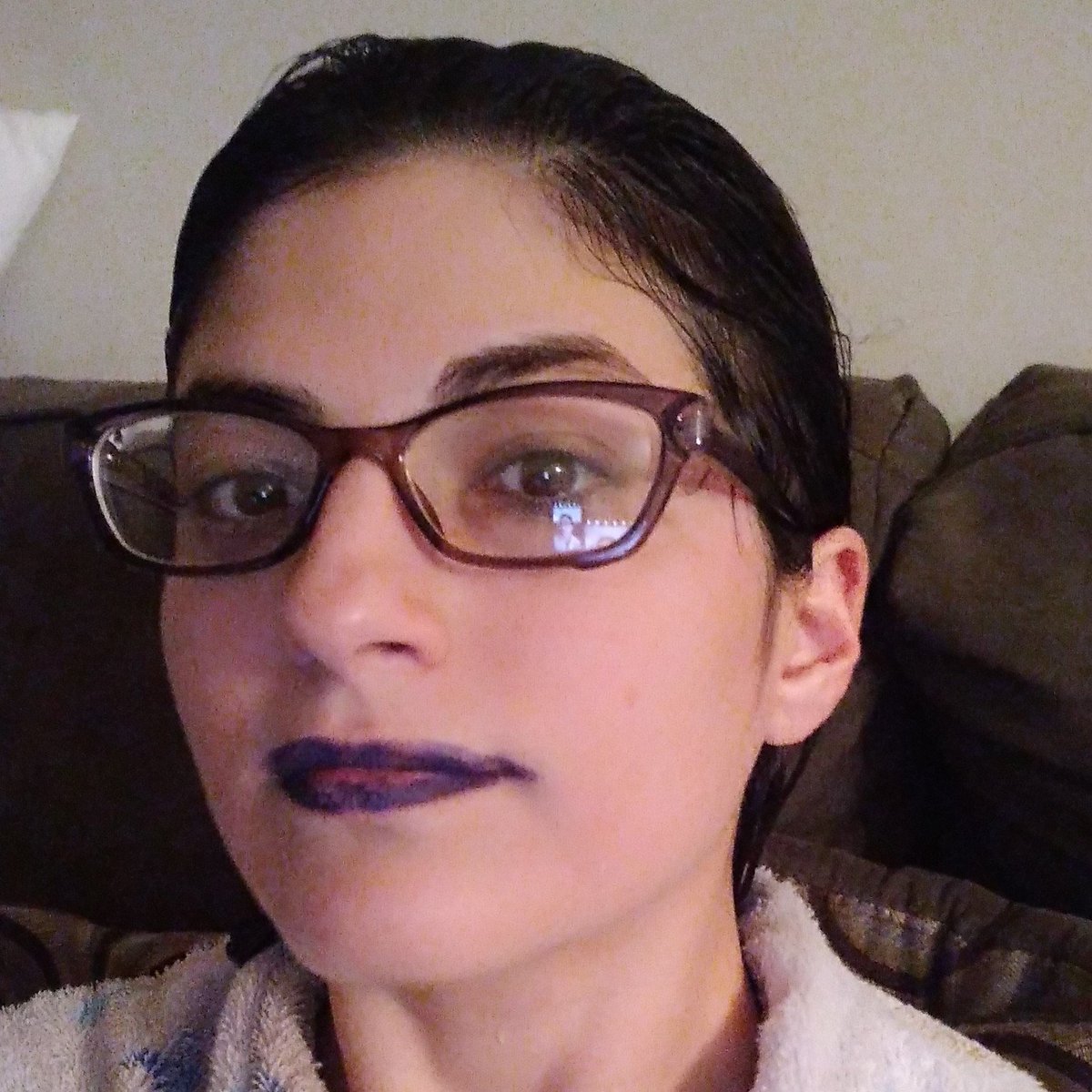 FairEscape's tweet photo. Played an alien in an online LARP. Used long wear lipstick. Can't find makeup remover. Tried to scrub everything off in shower.
...welp.
#LARPerProblems #LARP https://t.co/hcCGWBDa3a