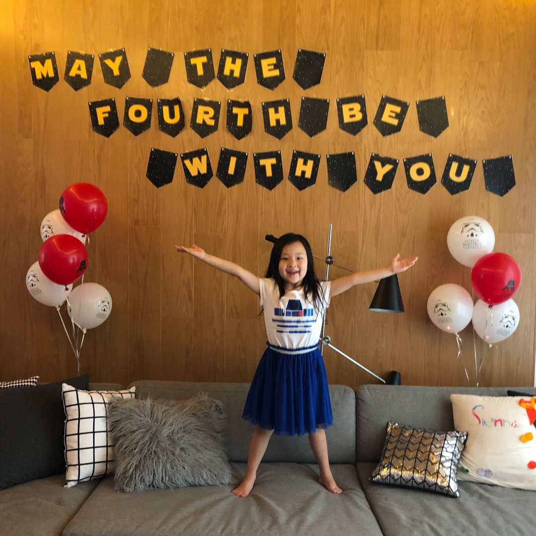 InfiniteScreenT's tweet photo. I feel like I'm winning #motherhood because I am raising my kids in the #wayoftheforce ! Every #MayTheFourth we have this family tradition that is surrounding #screentime that is about our beloved #starwars
We eat terrible Star Wars Themed snacks and watch as many Star Wars movi https://t.co/l6xgQCM0vy