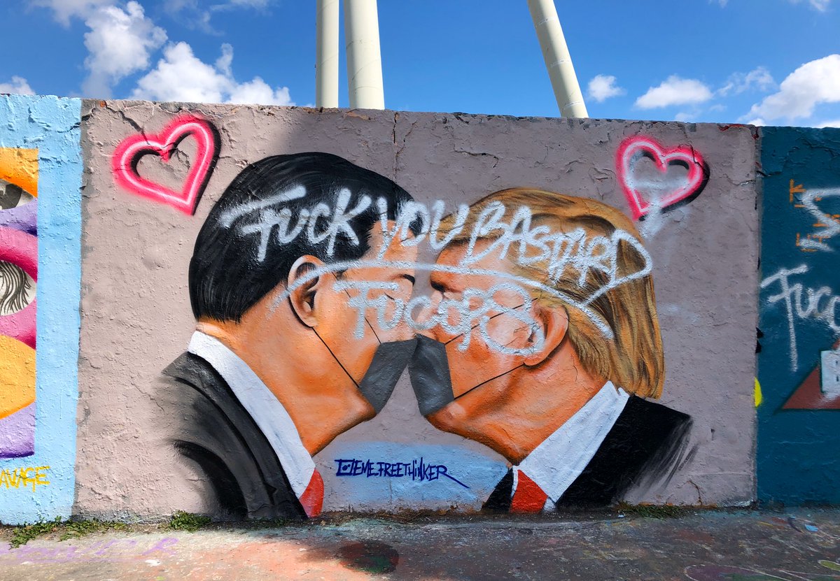 Kawachi Berlin בטוויטר 最近のベルリンのストリートアートはマスクかトイレットペーパーがテーマのものが多い感じがします 壁公園の壁 イーストサイドギャラリーの 兄弟のキス ブレジネフとホーネッカーのパロディ 日々是独日