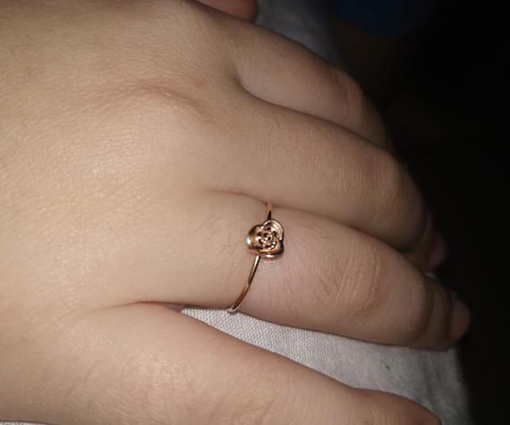LianneJewelry's tweet photo. 14K Rose Flower Ring, Solitaire Flower Ring, https://t.co/3kCoo8J2f7 # @EtsyMktgTool #rosering #girlsring #thinring #tinyring #leavesring https://t.co/8E2zIu8Gjq