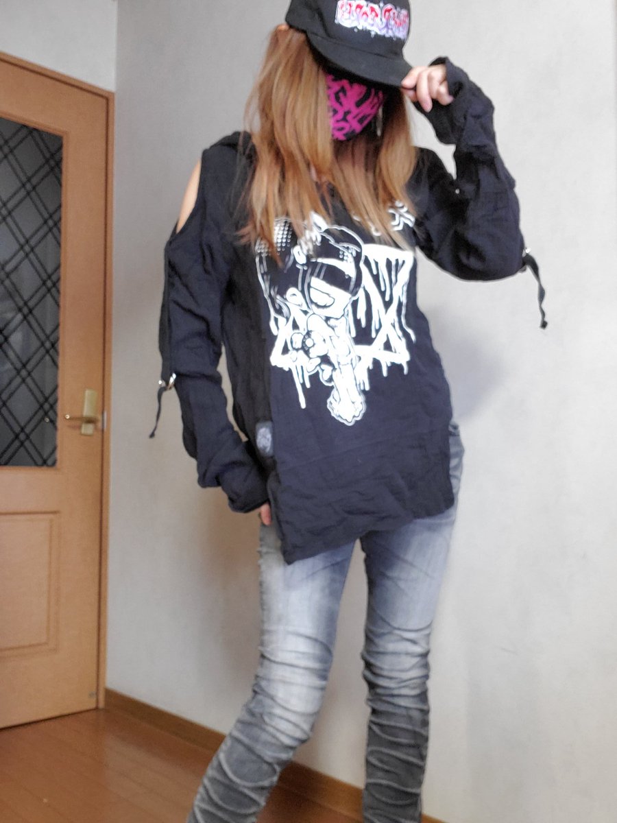 kayo_tychmrchch's tweet photo. 夏服と冬服入れ替えた~🙌
ひとり #ハイパコ広島PINK💗
広島PINK限定Tシャツお店に忘れてきた😭
#ティケシュシュおうち時間
#ハイパコ
#WRoug
#ティケマリお気に入りコーデ
#TyCHEMaria広島 https://t.co/B8sgxBmbmP