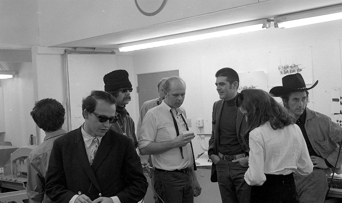 TylerPrints_NGA's tweet photo. Remember the pre-social distancing times?
In this archival photo, Billy Al Bengston (in the furry cap), Claes Oldenburg, Irving Blum and Ed Ruscha (in a cowboy hat) mingle at a party held at @GeminiGEL in 1968.
By an unknown photographer.
#geminiGEL #puttingthelitinlithography https://t.co/fAQ8P8m7jU