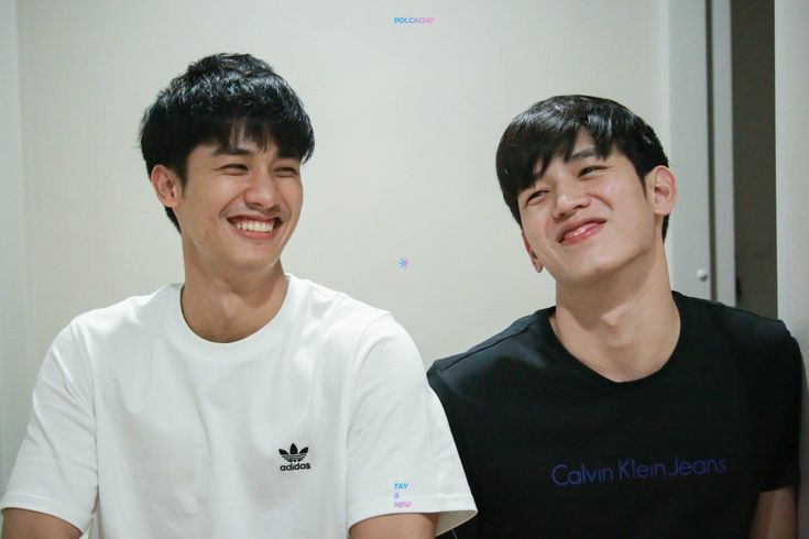 Day 10:  @Tawan_V both you and New are making me so much happy lately, Je t'aime tellement  #Tawan_V