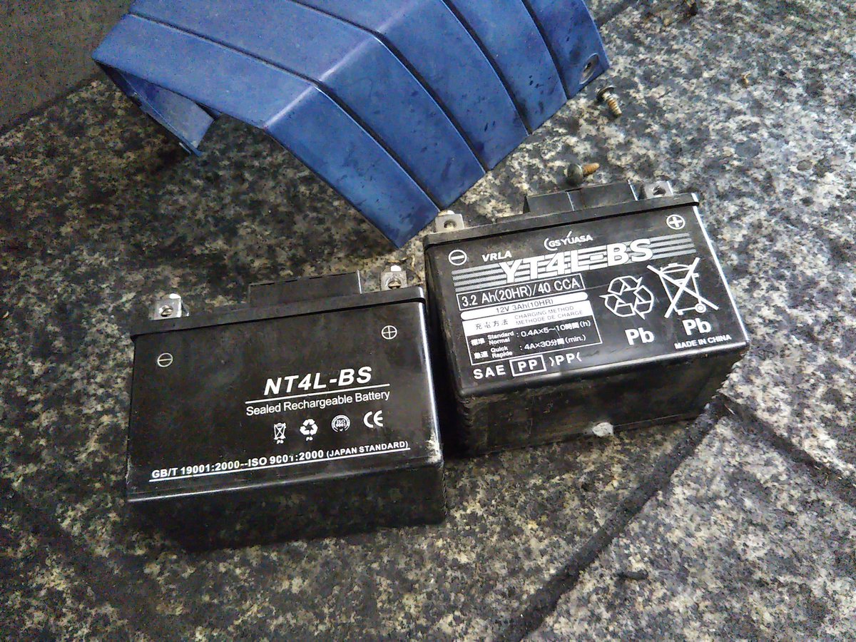 スーパーモレのバッテリー交換中！ 今やレア車😱 不人気車だけど、所有