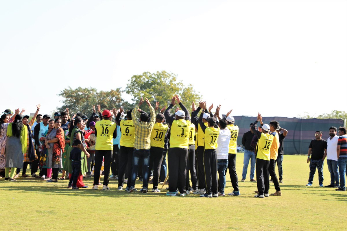 PatidarPPL's tweet photo. T356 - Grand Finale  RBC vs Jai Dhoramnath 😍👌👍 #grandfinale #flyinghigh #loveppsc #UTTARAYANFLEA #patidarpremierleague2019 #vivoindiatelangana #day11 #day12  #cricketcrazy #cocacola #closingceremony #freedomscreens #stayhomestaysafestayfit https://t.co/nncnQGBy1N