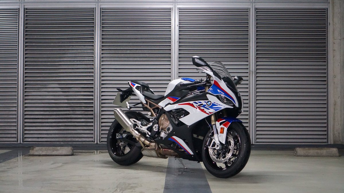 秋葉原udx駐車場バイク カーウォッシュsnap 白黒家さん Bmw S1000rr を洗車させていただきました ご利用ありがとうございました Bmw S1000rr ツイレポ