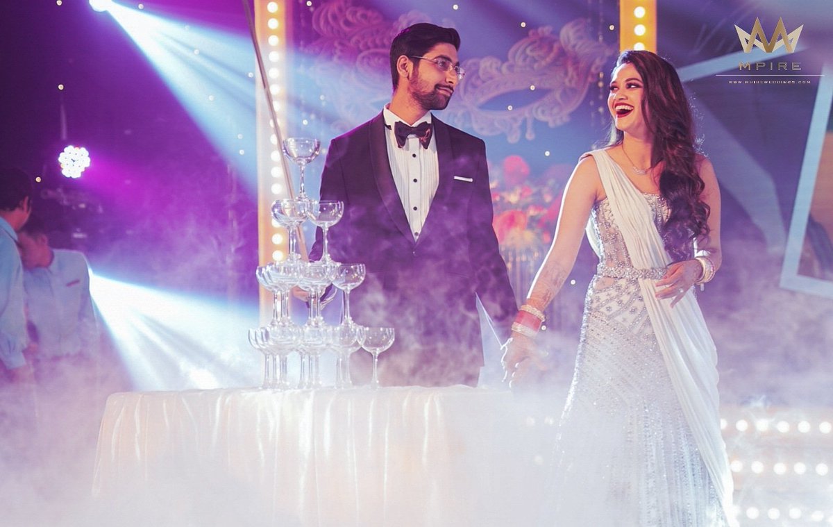 MpireWeddings's tweet photo. We firmly believe in the power of love and that it’ll fulfill our hearts with cheerful moments. What about you? 💞
#MpireStateOfMind #ArjSaysAyDo
#Mpire #MpireWeddings #WeddingPlanners #PostWedding #Reception #CoupleEntry #JustMarried #CoupleGoals #Celebration #Bride #Groom https://t.co/ovGaeUQarq
