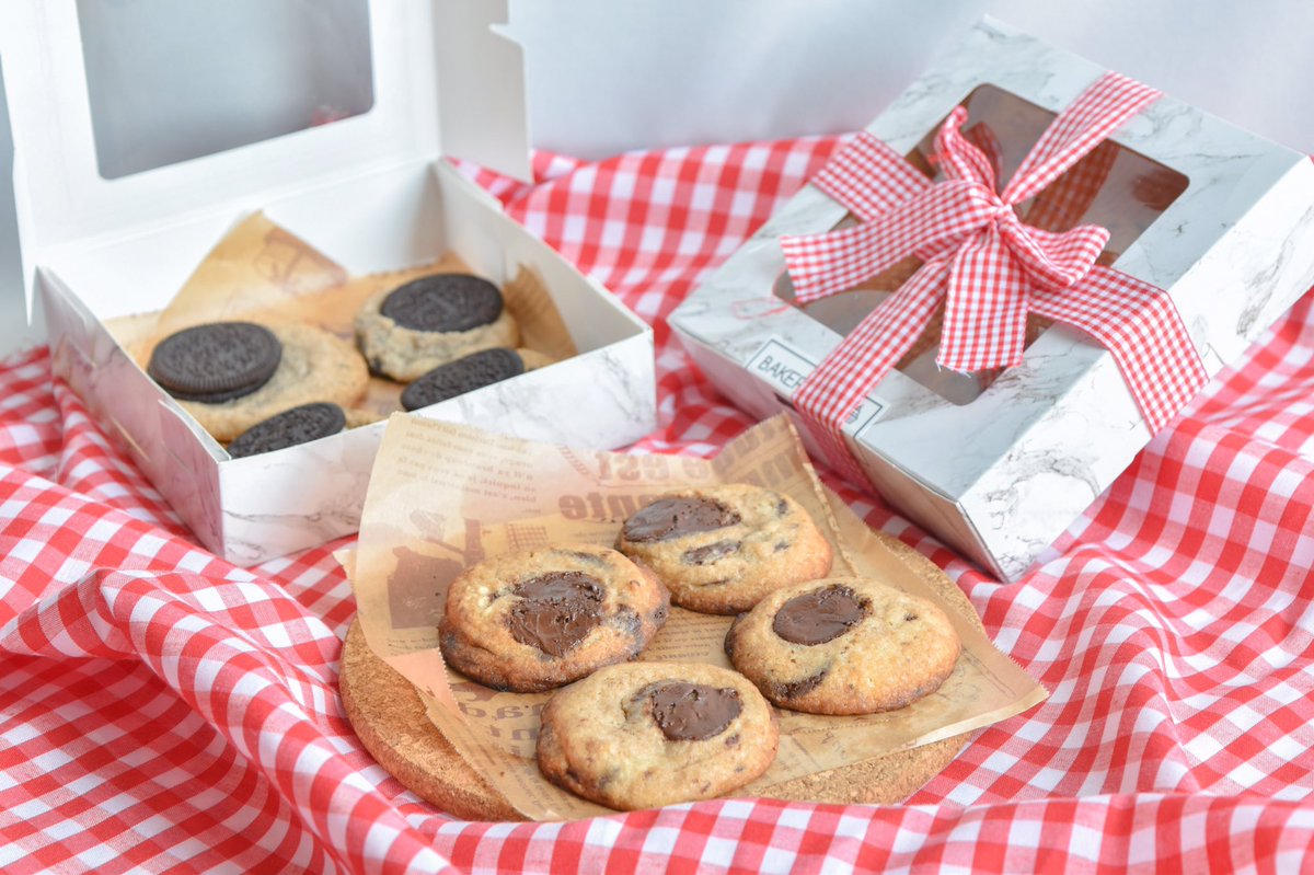 สาย dark choc lover เราก็มีนะคะ🍫🍫 ตัวนี้จะเป็น Sea Salt and Dark Chocolate cookies มีความเค็มนิดๆของเกลือ sea salt ตัดกับความเข้มของ dark chocolate70% สุดพรีเมี่ยมจากเบลเยี่ยม🇧🇪 ทักมาสั่งได้เลย line : <a href="/bakerybymi/">bakerybymi</a> (มี@นะคะ) <a href="/Kin24hrs/">กิน24ชั่วโมง</a> <a href="/aroypaidaek/">อร่อยไปแดก</a> <a href="/aroii/">@aroii บอกต่อ</a> #อร่อยบอกต่อ #อร่อยไปแดก