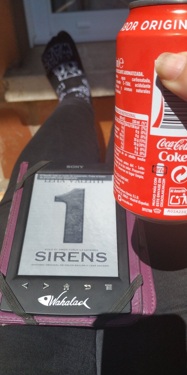 XarahBaronRojo's tweet photo. Nada mejor que leer al solecito #sirens @lenavalenti
#LibrosParaLaCuarentena https://t.co/QYRJPoWmQl