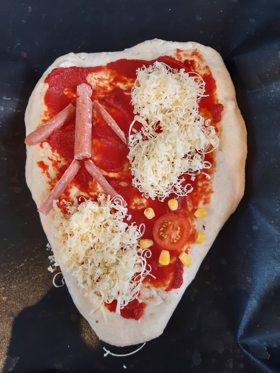 Beth74838469's tweet photo. Sam's shield pizza #castletopic @AlbertPyeRavens https://t.co/xp0cJbL1DZ