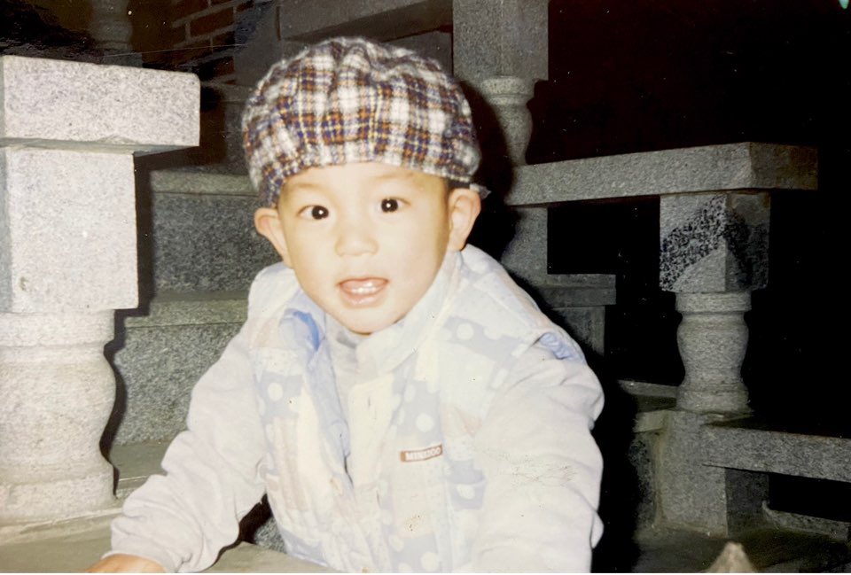NewWorld_VICTON's tweet photo. [#찬]
Child...and...Now...🎩
다들 즐거운 어린이날 보내요...🖤-@ https://t.co/2zHehdCbg4