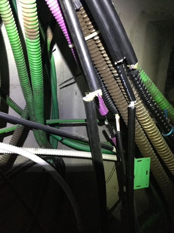 Un des fibercut de ce matin. 
Ce n'est donc pas <a href="/AlertePelleteuz/">AlertePelleteuse</a> mais de la malveillance. 

C'est à donner envie de donner des claques !