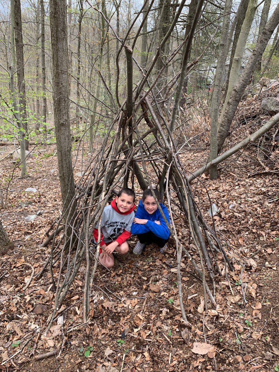A "Be Here" fort made yesterday by Alexis and Gianni! Nice teamwork and Well Done! #wmvirtualfieldday2020 #Highlandersonthemove @Principal_UGL <a href="/uglpta/">UGLPTA</a>