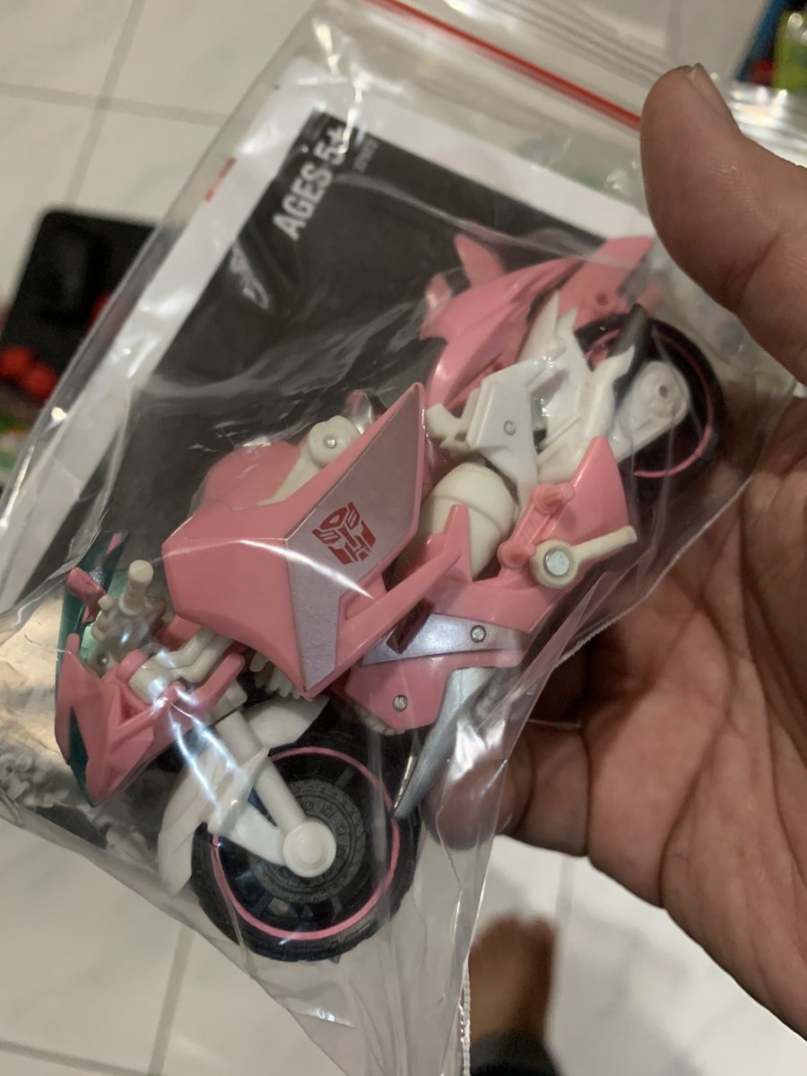 268_Mancave's tweet photo. Quick shot of the newly arrived “charging cable”
Because it’s easier to ask for a forgiveness than a permission 🤭
#TransformAtHome @TFormers https://t.co/yDVzBi1oX1