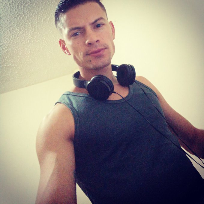 Today begins a new week, all ready?  https://t.co/oqVeM8aGUw./dereeck_jhonsom Online new 💪 https://t