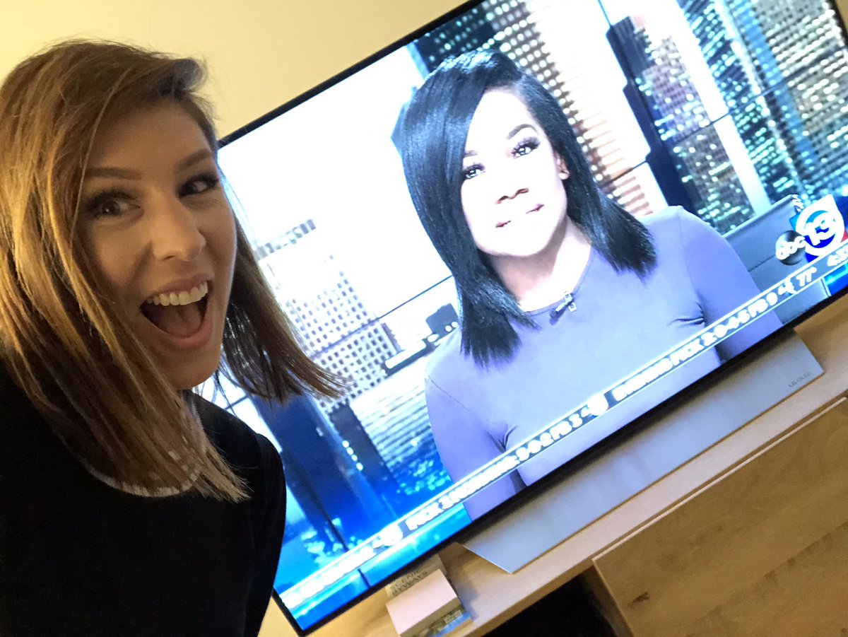 SamicaKnight13's tweet photo. 🤣🤣 Yo @CourtneyABC13! You’re having too much fun woman. After the show I’m coming to your house to pickup breakfast. Just leave the 🥞🍳☕️ on the porch. Please &amp; thank you. #abc13 https://t.co/PrizT70WmX