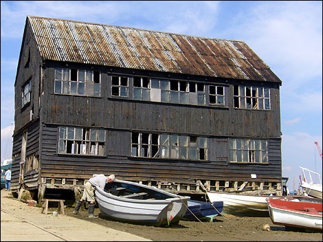 3.1/ Tollesbury Granary. Mid 19thC. Timber framed & weather boarded. The Granary acted as a trading store when barges were busy, a boat shed, net repair shop and undoubtedly as a meeting place. As far as I can tell it is still unrestored and at risk.