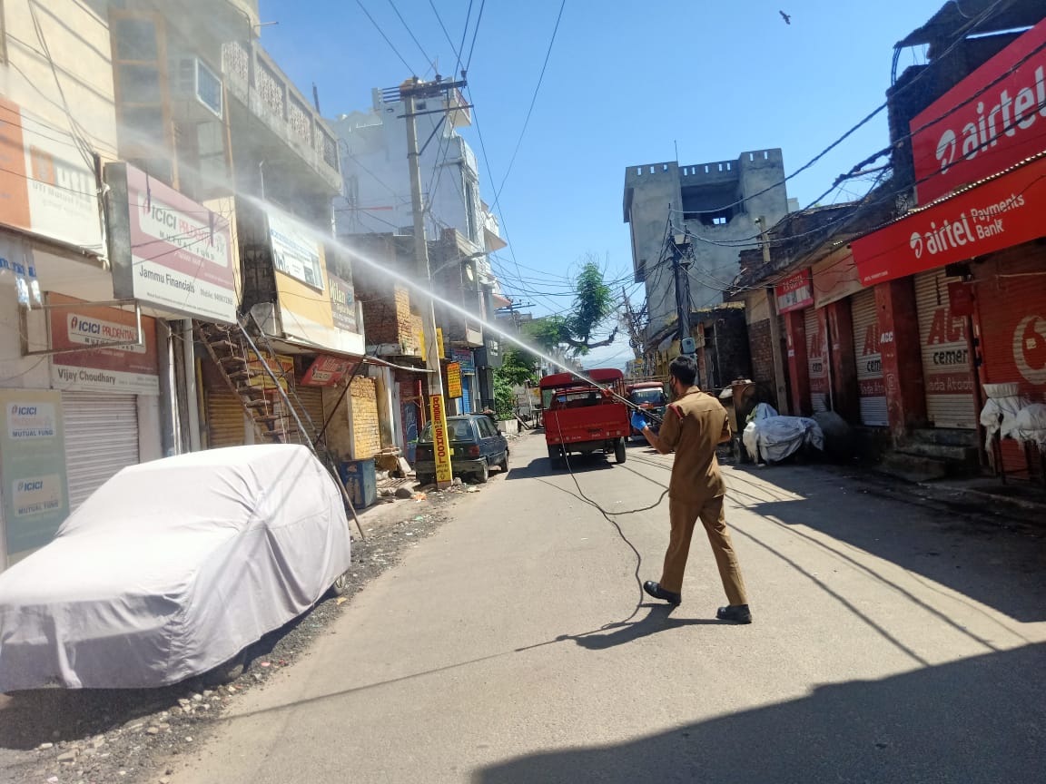 jmcjammu's tweet photo. Jammu Municipal Corporation today sanitized whole Ashok Nagar Satwari area where a COVID-19 positive patient was found yesterday. https://t.co/hHv0Guw0Lh