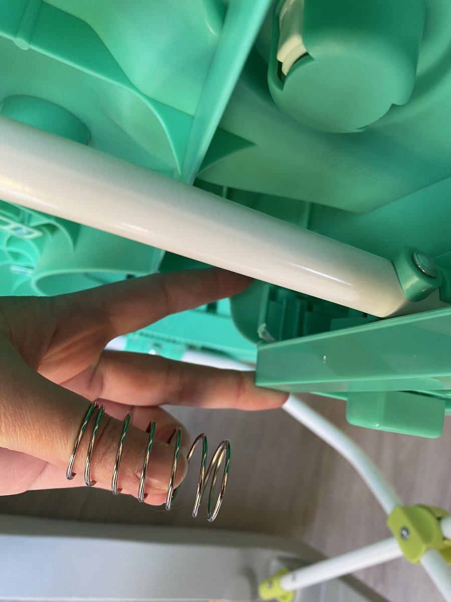 aliharg13's tweet photo. @minniemouski1 @BrightStarts Clearly a common fault with @BrightStarts products! Collapsed with my daughter in it and impossible to contact them! https://t.co/bwS3aYfDRQ
