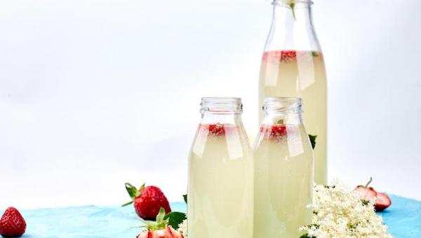 CateMarketing's tweet photo. [#CATEMarketing] « Le Kéfir, boisson vivante et naturelle anti cola » : un billet publié dans le n°57 de @francesnacking (mars-mai 2020) par Rémy Lucas, directeur associé de @CateMarketing https://t.co/Jh516Jor6y - À lire sans modération  #Tendances #Kefir #Snackingunited https://t.co/x3J8a6KEtT