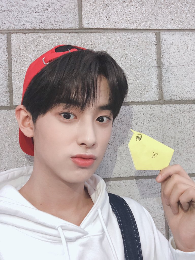 minkyu_0312's tweet photo. [💌PHOTO]
어린이 밍규와 똑닮은
오늘의 밍규도 귀여워🍭

#김민규 #민규 #KIMMINKYU
#더쇼 #THESHOW #밍쇼 https://t.co/GSvK5C6AWs