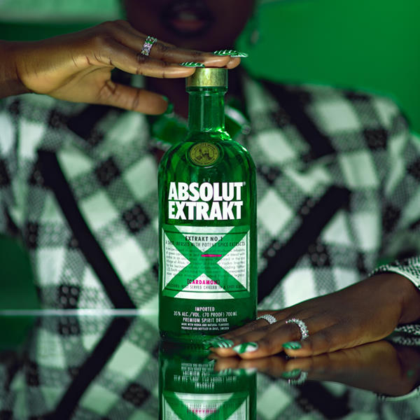 ABSOLUTNG's tweet photo. Well balanced, juicy and spicy? Look no further, one shot is all you need. #AbsolutExtrakt #AbsolutBabe https://t.co/NTlXVOjCB8