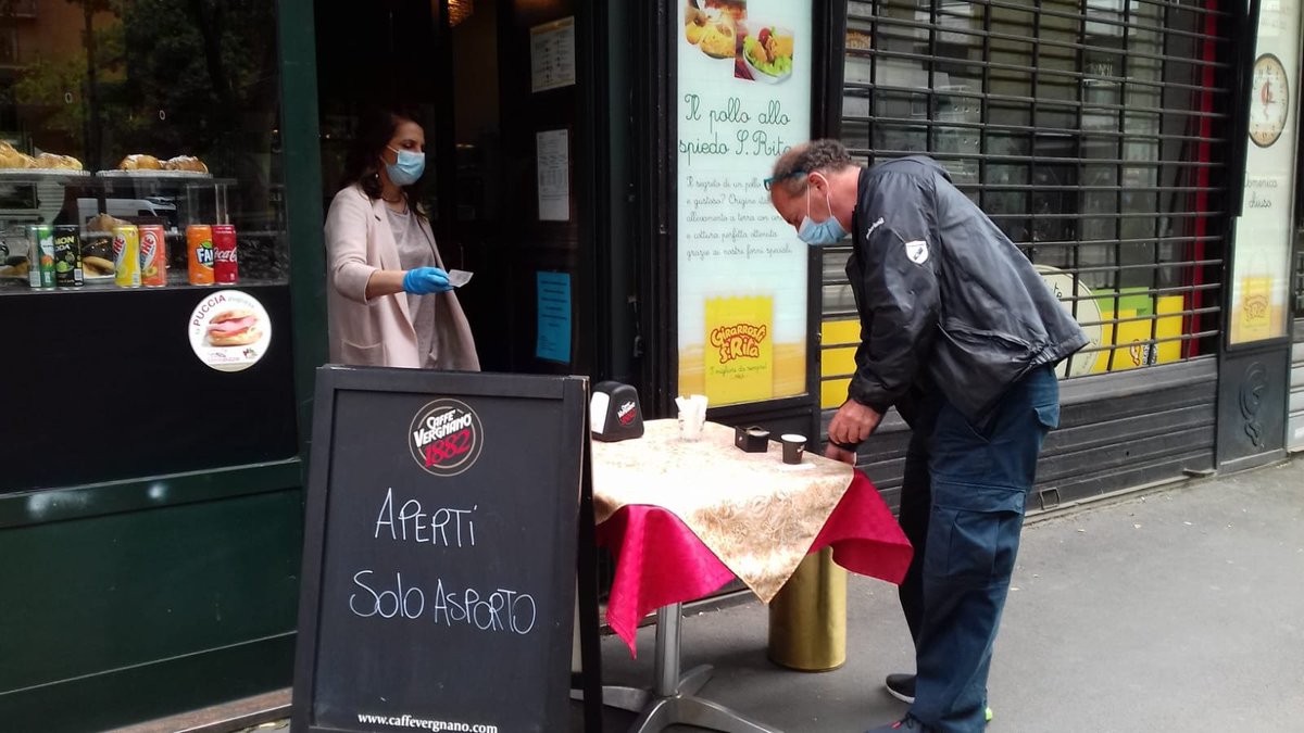luigi_rubinelli's tweet photo. Caffettino a Milano, vle ConiZugna, durante il #coronavirus #retail #gdo #bar @rw_thewall #asporto https://t.co/PJOnvj5LDh