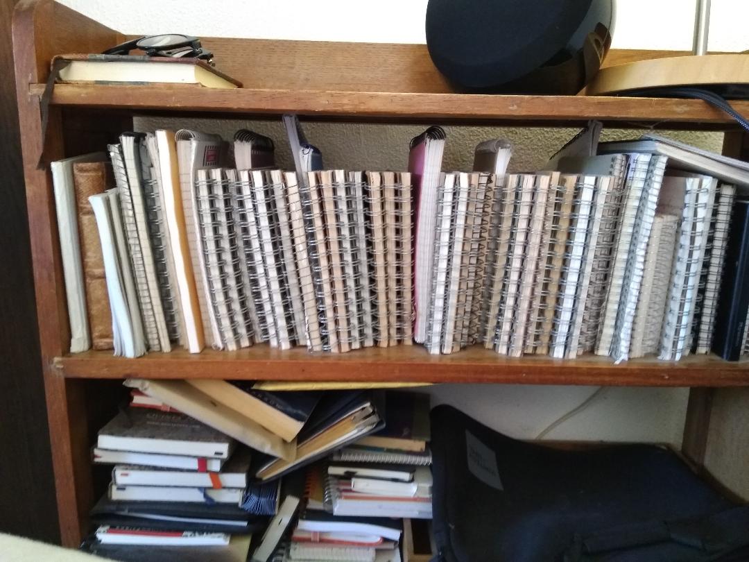 off2wine's tweet image. #bookshelfgate Not everything is revealed.