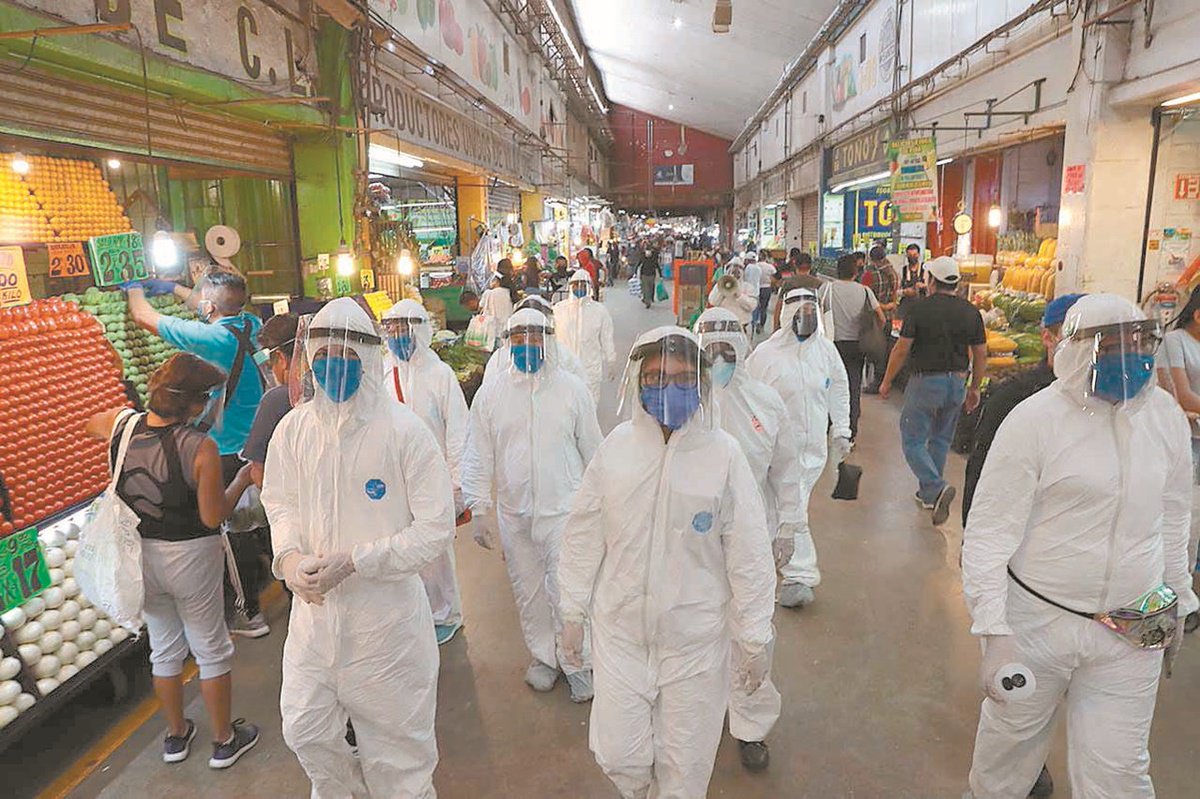 El_Universal_Mx's tweet photo. #EnPortada Así sanitizan la Central de Abastos tras ola de contagios
https://t.co/A8eQWgJrrx https://t.co/ZGBD3YPUes