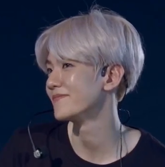 jilleonggi123's tweet photo. ADVANCE HAPPY BIRTHDAY! @B_hundred_Hyun 
@weareoneEXO @EXO_PLANET_CON #EXPLOCON8D https://t.co/gDmEW3r88Y
