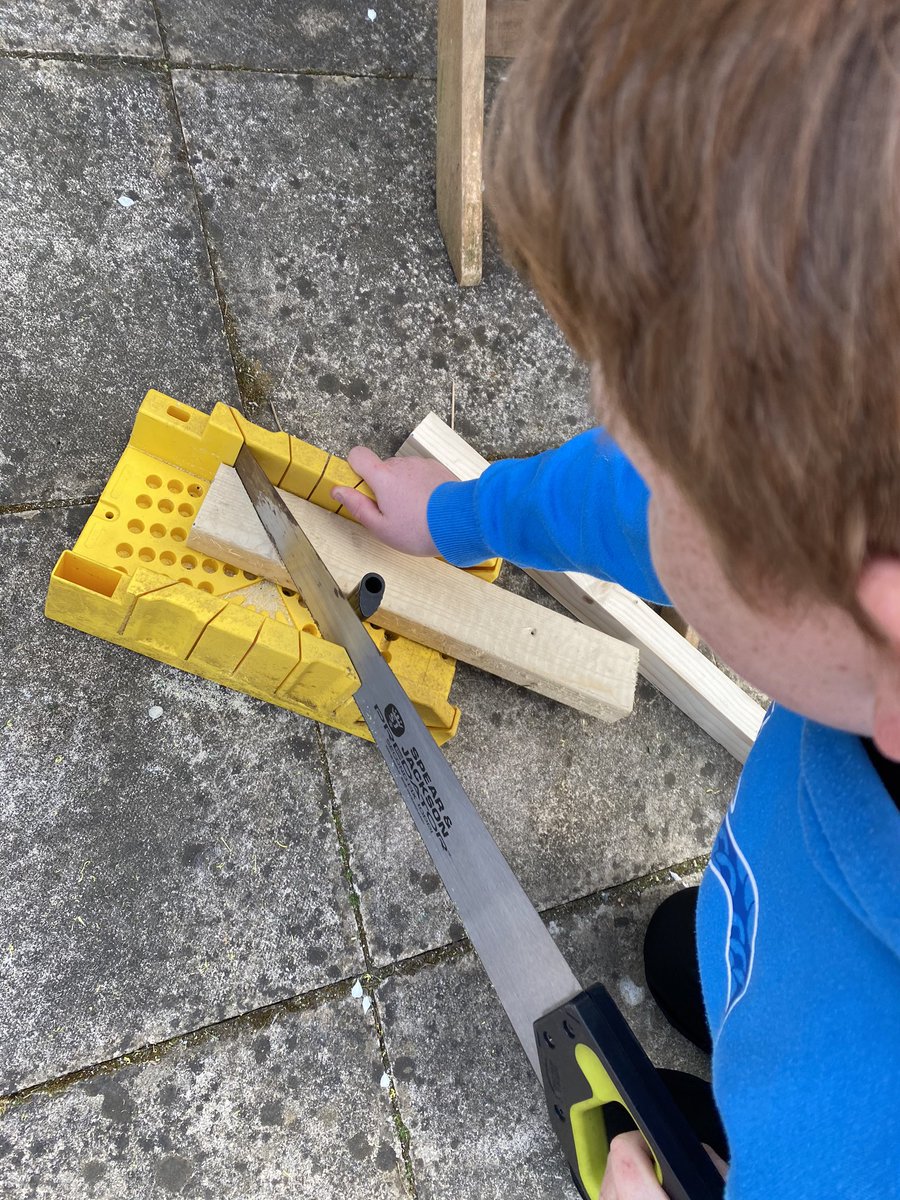 ChildminderGill's tweet photo. @Carolside_PS learning  has been hard last week(new h/school teacher isn’t very good)so we spent time doing life skills. I built a new window frame,broke through concrete for electrics for dad’s new office and showed mum how to do mindfulness in a quiet place.#CPShomeschool https://t.co/df52zdllIc