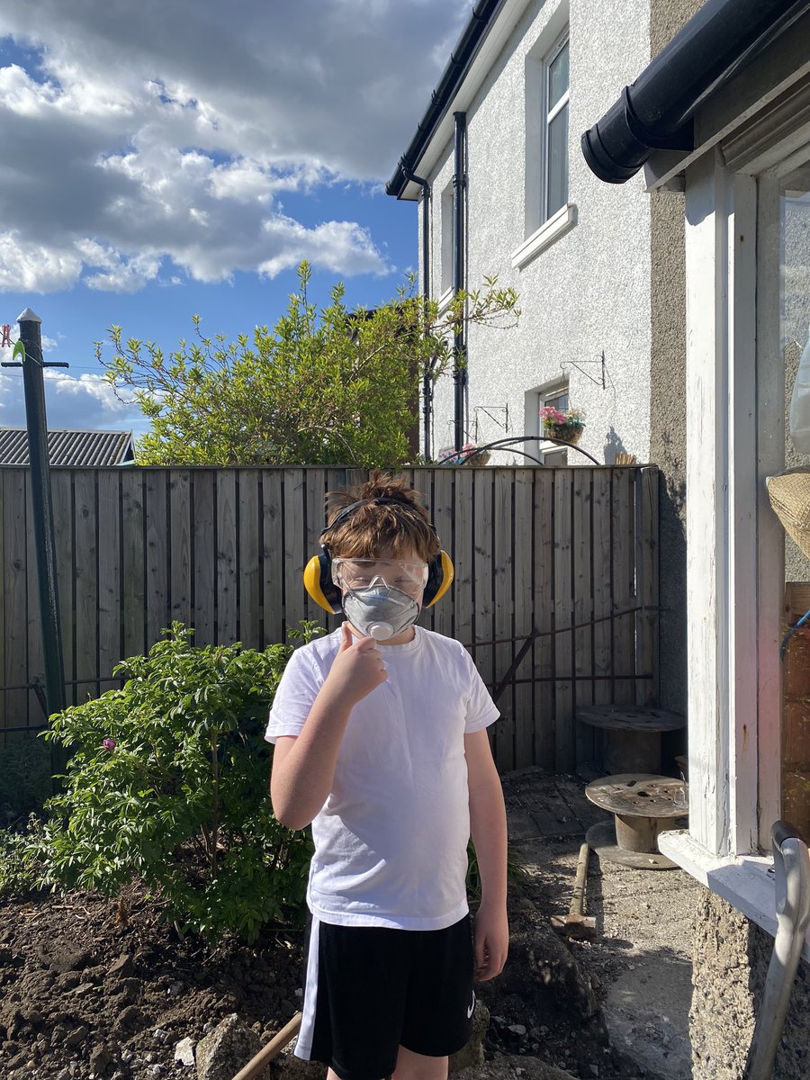 ChildminderGill's tweet photo. @Carolside_PS learning  has been hard last week(new h/school teacher isn’t very good)so we spent time doing life skills. I built a new window frame,broke through concrete for electrics for dad’s new office and showed mum how to do mindfulness in a quiet place.#CPShomeschool https://t.co/df52zdllIc