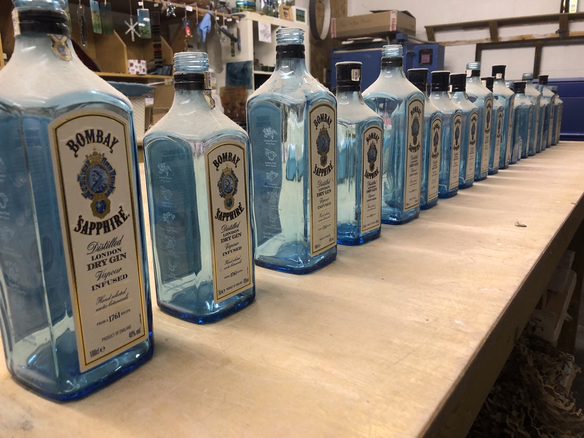 RhianGoodhand's tweet photo. Lock down in my studio #GoodhandGlass #bombaygin #madeinWales #lockdown https://t.co/thlZ7Npi8j