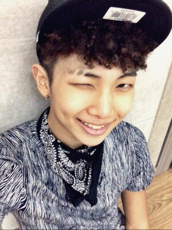 ____hoony's tweet photo. NamJoon biased hasta los huesos.💜
No me hice el permanente para desaprovechar el día, aparte la vida es un riesgo que estoy dispuesto a tomar.😎
#ARMY_OF_THE_DAY #AOTD #ArmySelcaDay #ARSD #ARMY #NamJoonBiased #RMBiased #NamJoonPreDebut @BTS_twt https://t.co/1pQa5cPu2I